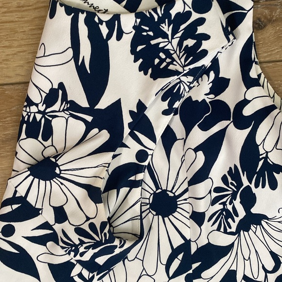 Connected Sleeveless Dress - Picture 7 of 9